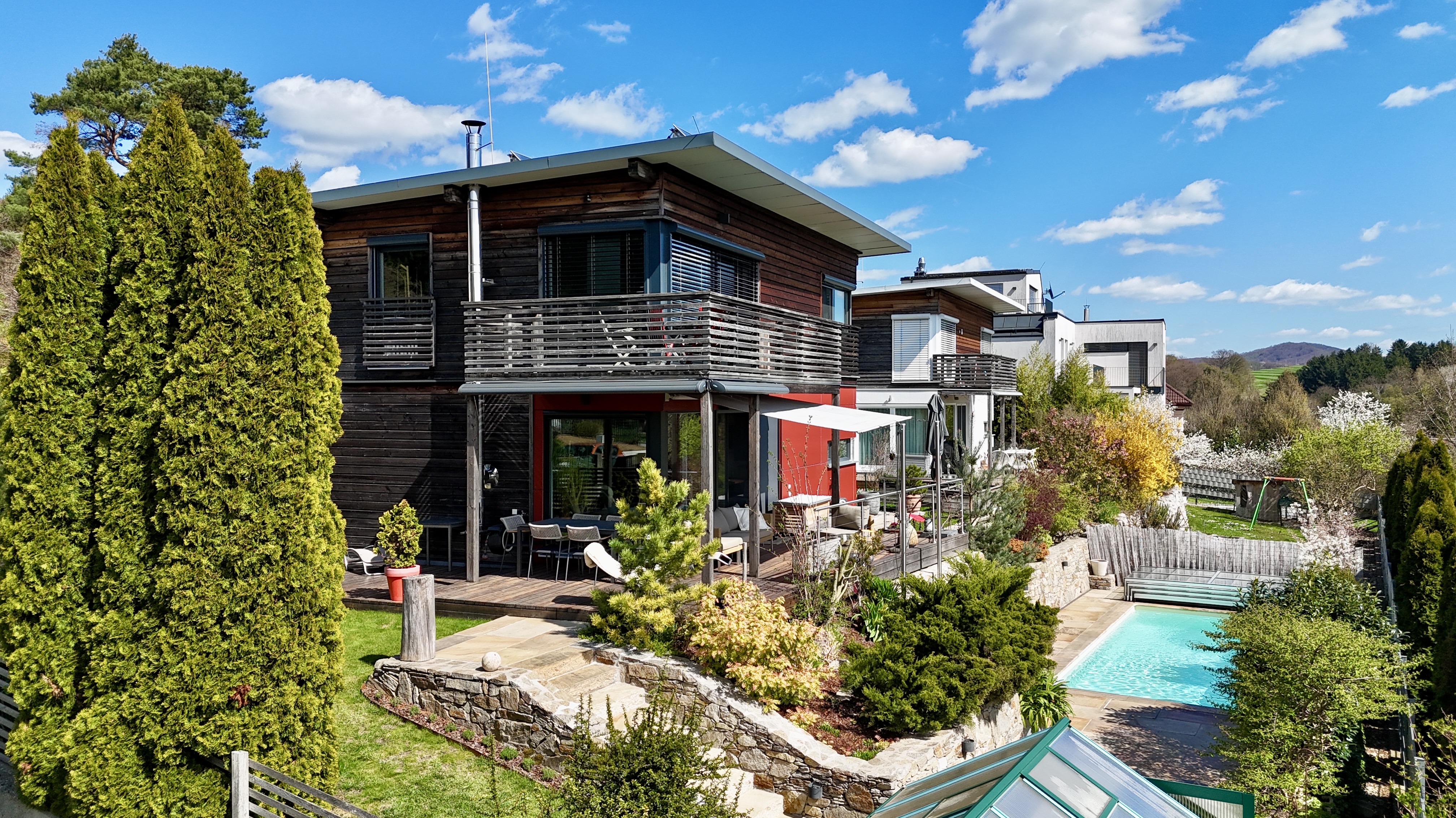 Unverbaubare Aussicht I hochwertige Poolanlage I eigener Saunabereich I Luftwärmepumpe Fußbodenheizung I