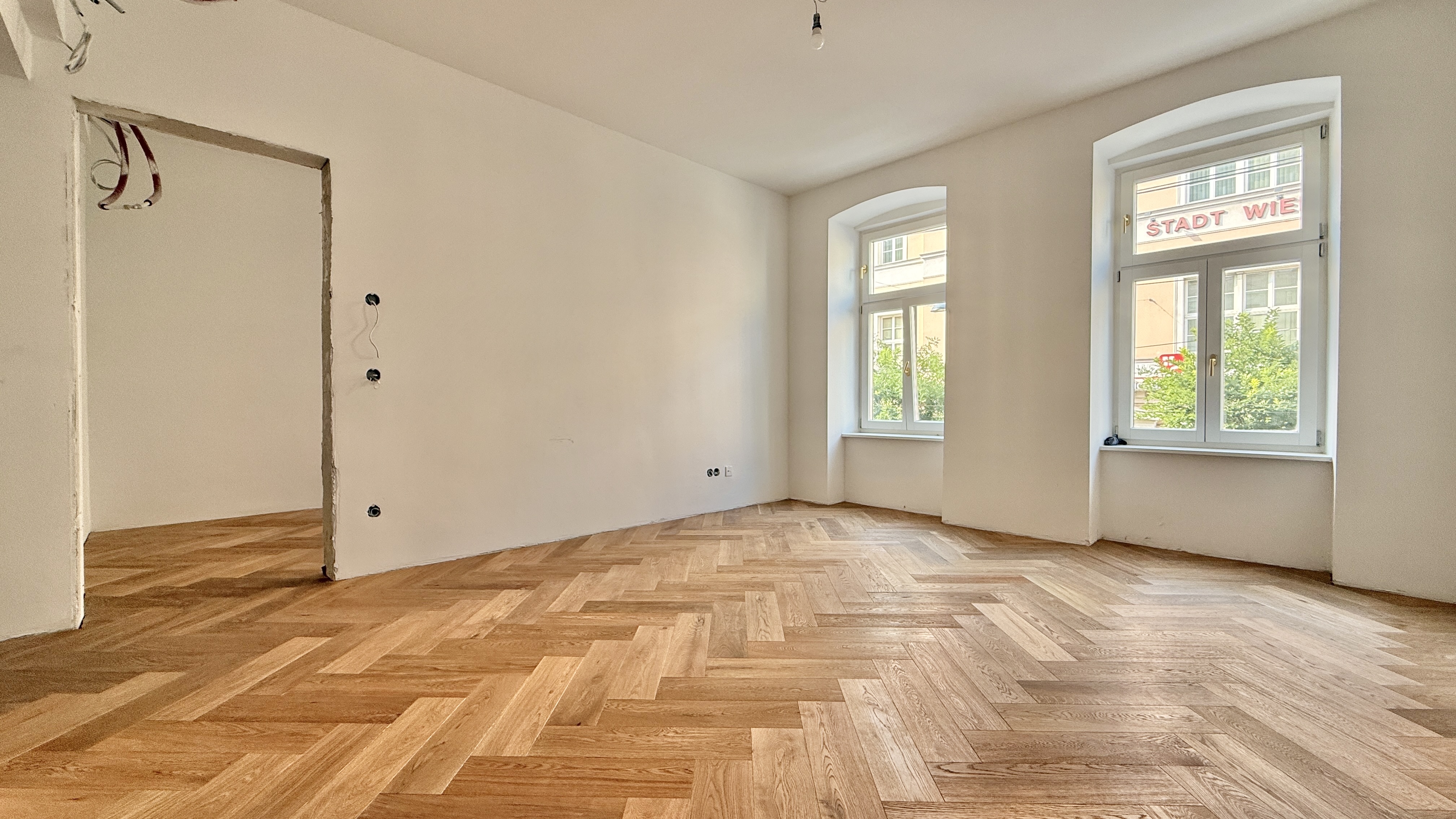 Ca. 29 m Auenflche sdlich ausgerichtet I Erstbezug nach Kernsanierung I U-Bahn Nhe I Luftwrmepumpe inkl. Khlung I  /  / 1160 Wien / Bild 2
