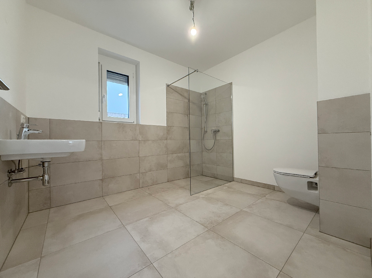 Bezugsfertig I ca. 100m� Garten I Stellpl�tze vor der T�r I Luftw�rmepumpe I Mietkaufoption /  / 3591&nbsp;Altenburg / Bild 4