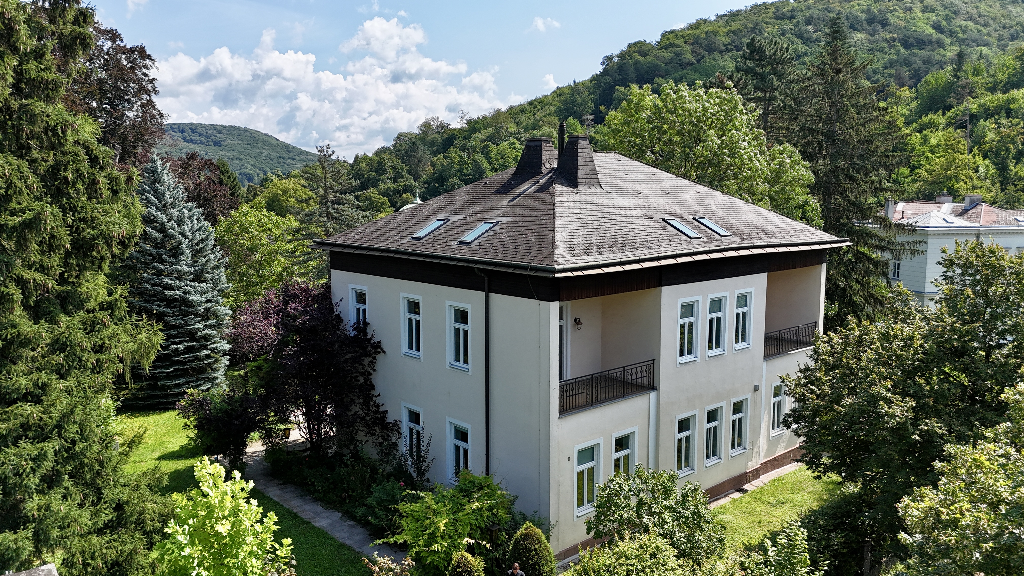 Innenausbau steht kurz bevor I Altbau kernsaniert I Sauna I Pool I Lift I Fußbodenheizung mittels neuer Luftwärmepumpe I