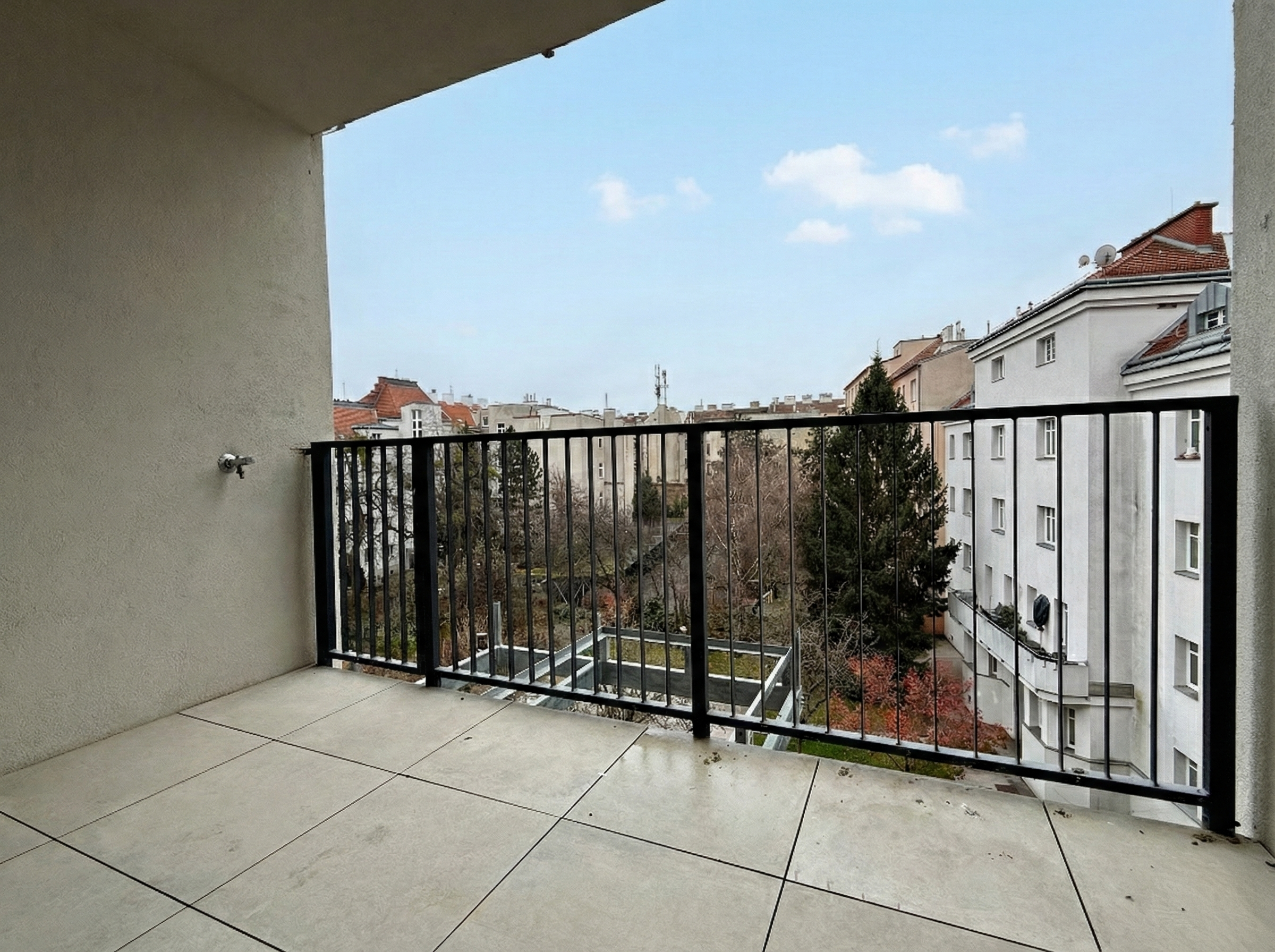 ERSTBEZUG: DG I Nhe U3 & S-Bahn I Auenflche ohne direkten Gegenber I Fubodenheizung, Luftwrmepumpe, Lift u.v.m.