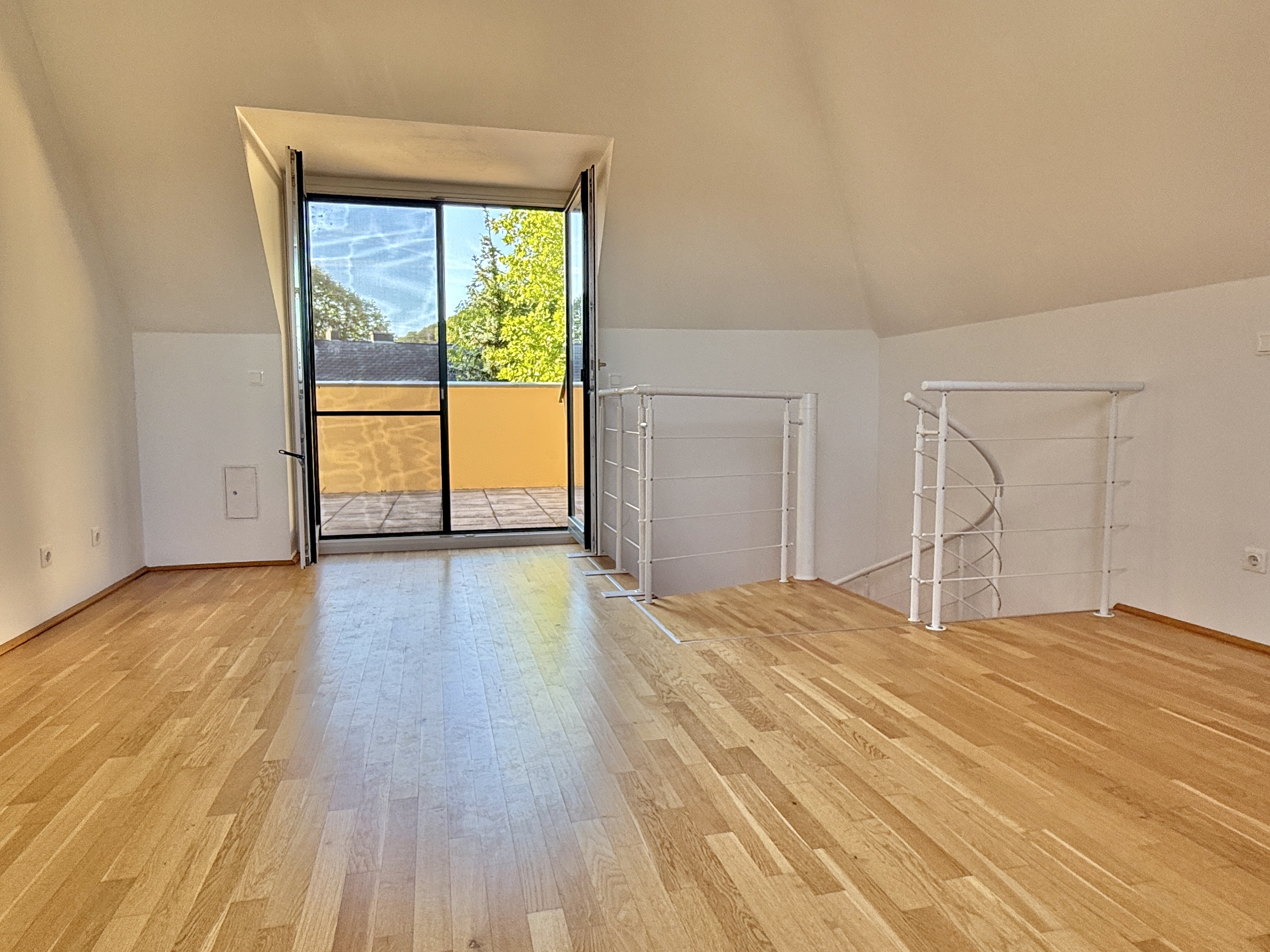 Adventsaktion: Provisionsfrei! Dachterrasse mit Blick auf die Burgruine Rauhenstein | Wohnung verteilt auf 2 Ebenen I Lift I Stellplatz /  / 2500 Baden / Bild 3