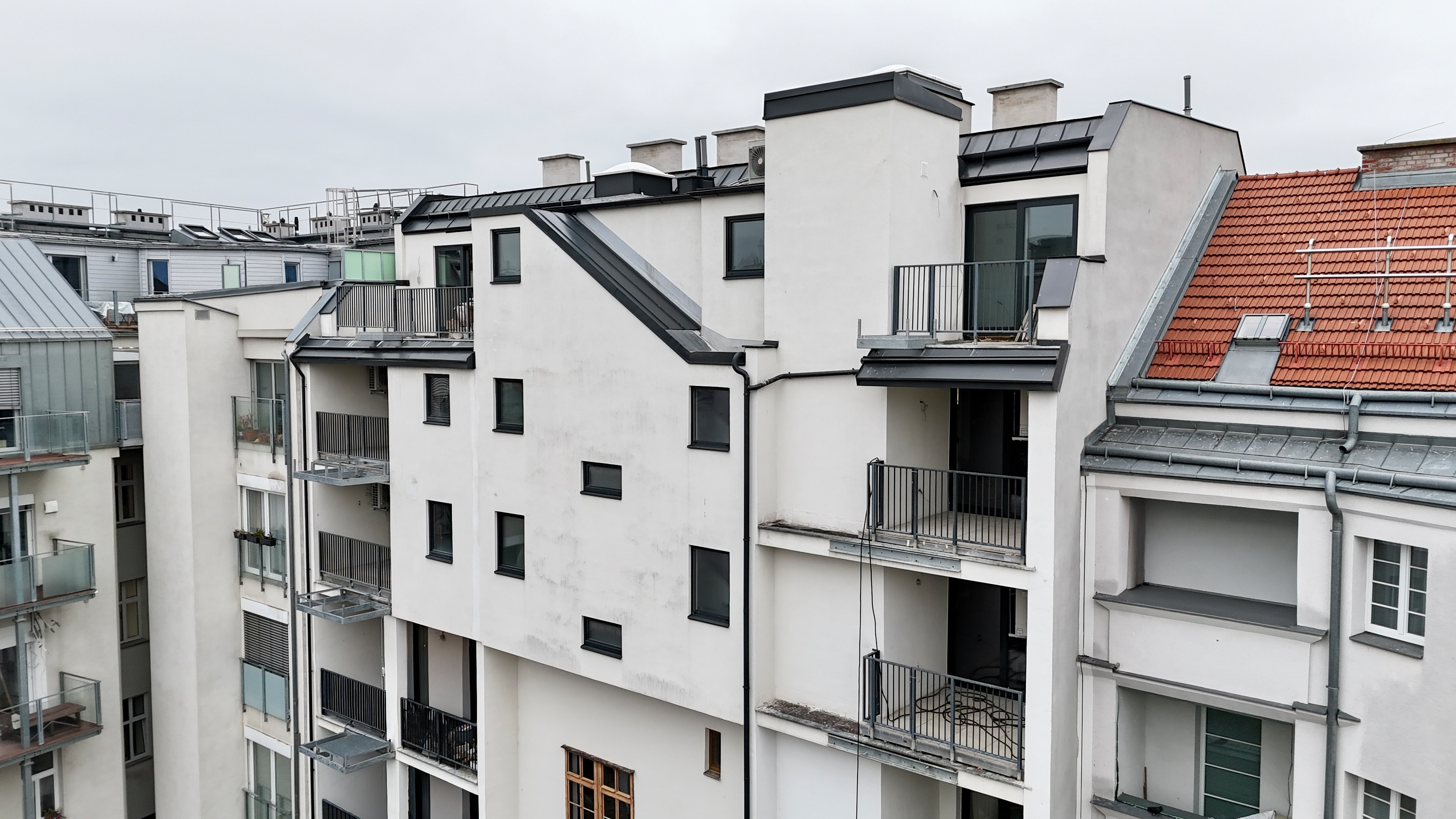 ERSTBEZUG nahe U3: Auenflche Innenhoflage ohne direkten Gegenber, Lift, Luftwrmepumpe, Kche u.v.m.!  /  / 1160 Wien / Bild 1