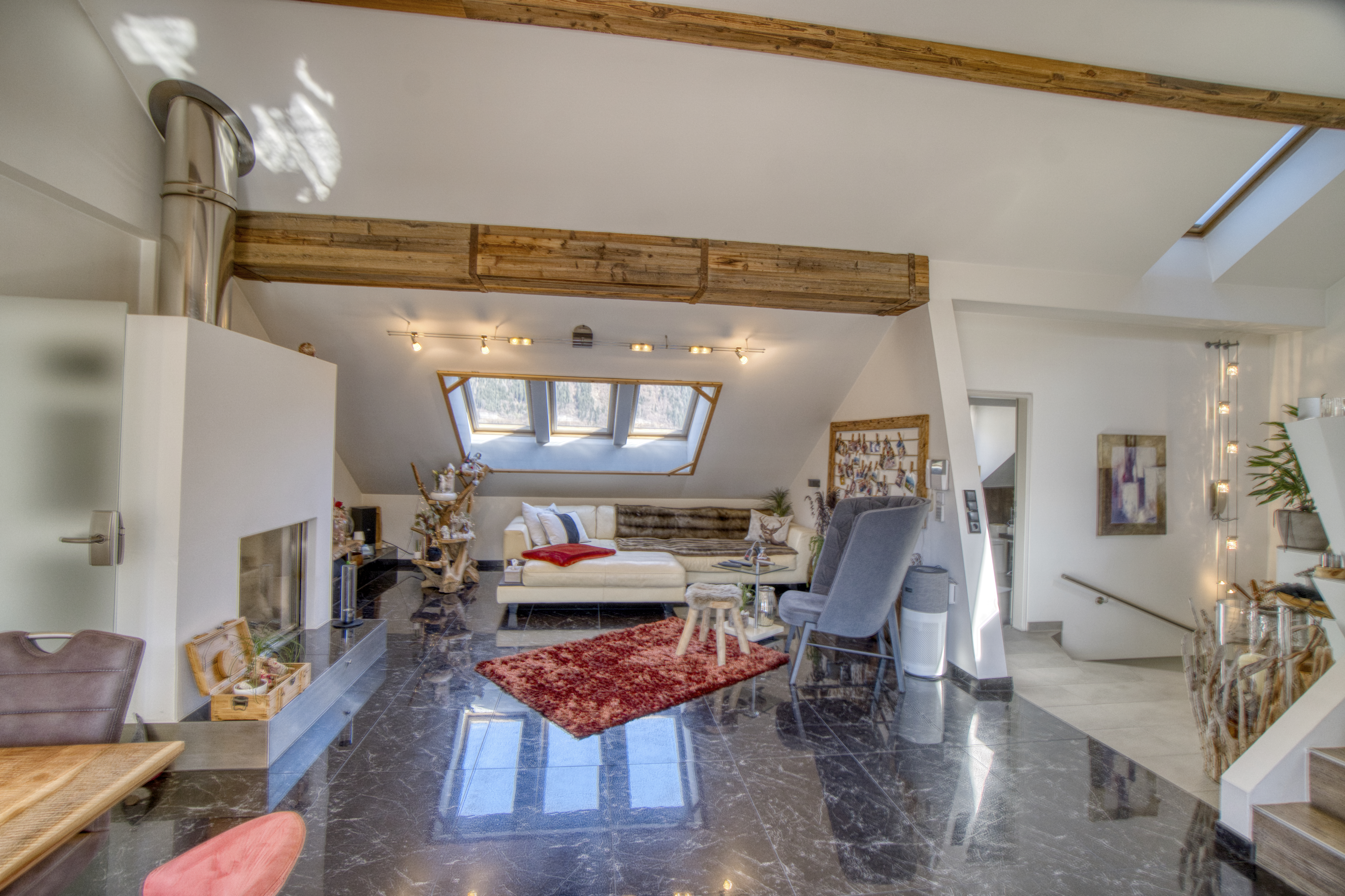 Charmante 4 Zimmer Dachgeschosswohnung mit Terrasse und Bergblick in Schwaz /  / 6130&nbsp;Schwaz / Bild 1