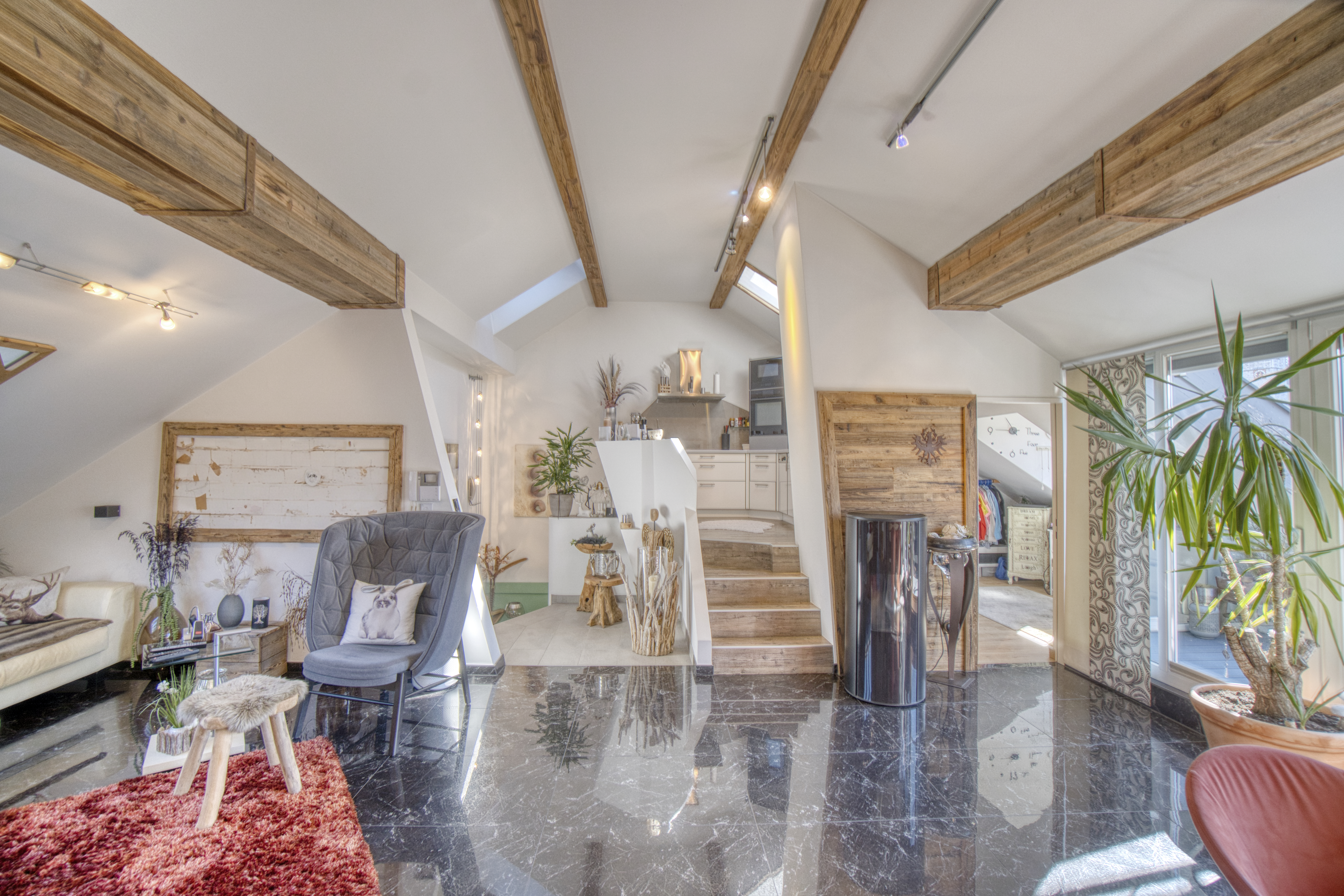Charmante 4 Zimmer Dachgeschosswohnung mit Terrasse und Bergblick in Schwaz /  / 6130&nbsp;Schwaz / Bild 0