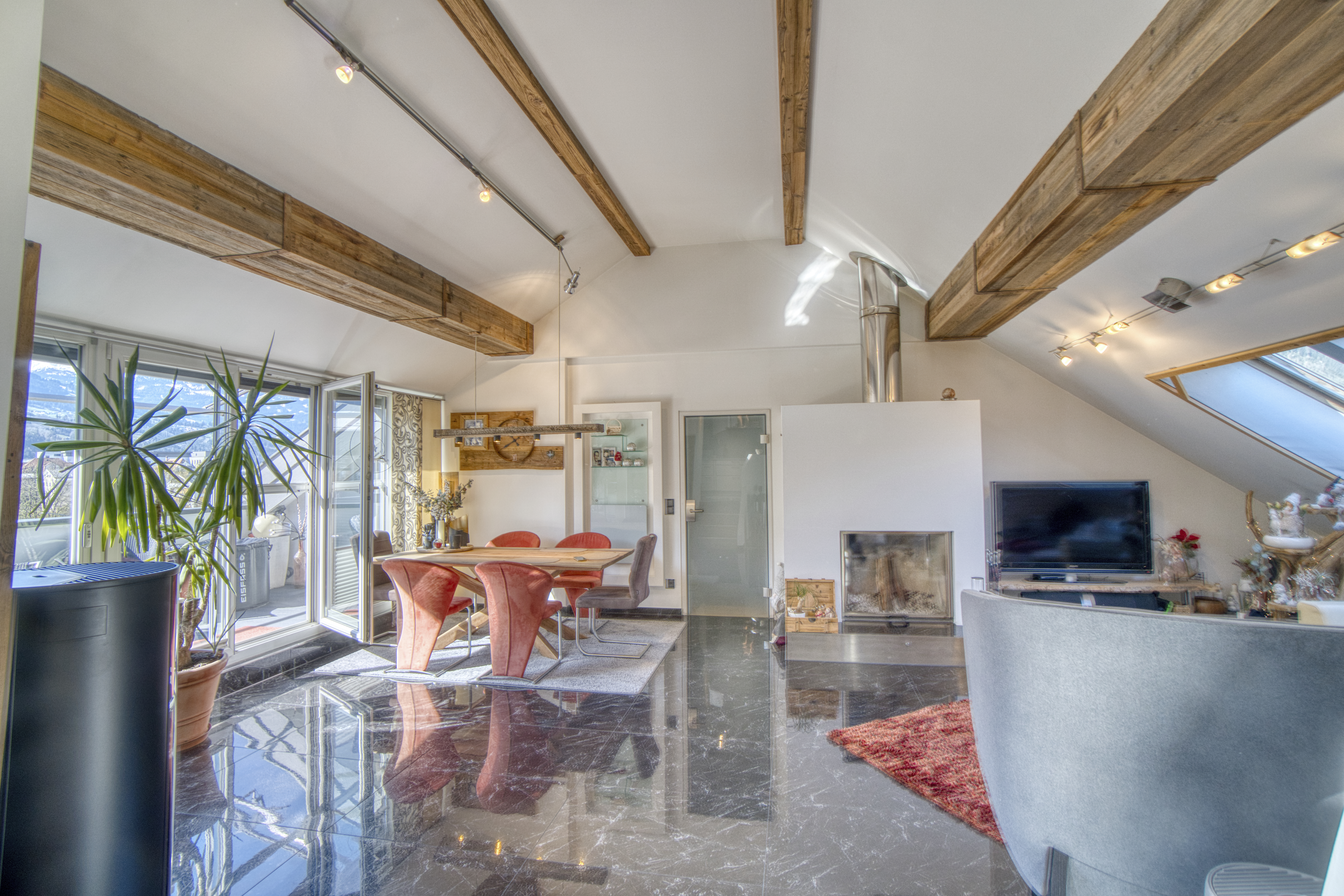 Charmante 4 Zimmer Dachgeschosswohnung mit Terrasse und Bergblick in Schwaz /  / 6130&nbsp;Schwaz / Bild 8