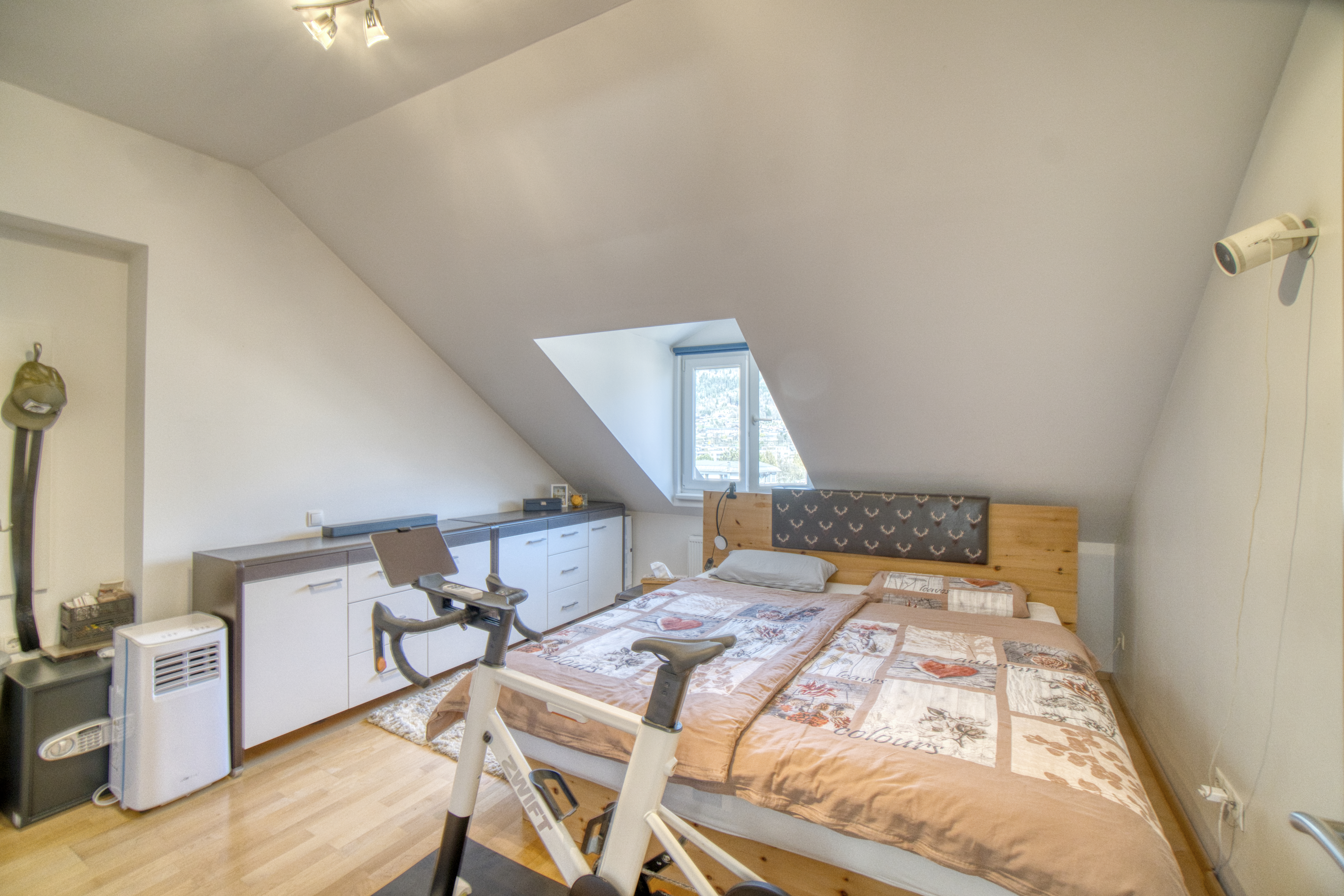 Charmante 4 Zimmer Dachgeschosswohnung mit Terrasse und Bergblick in Schwaz /  / 6130&nbsp;Schwaz / Bild 5