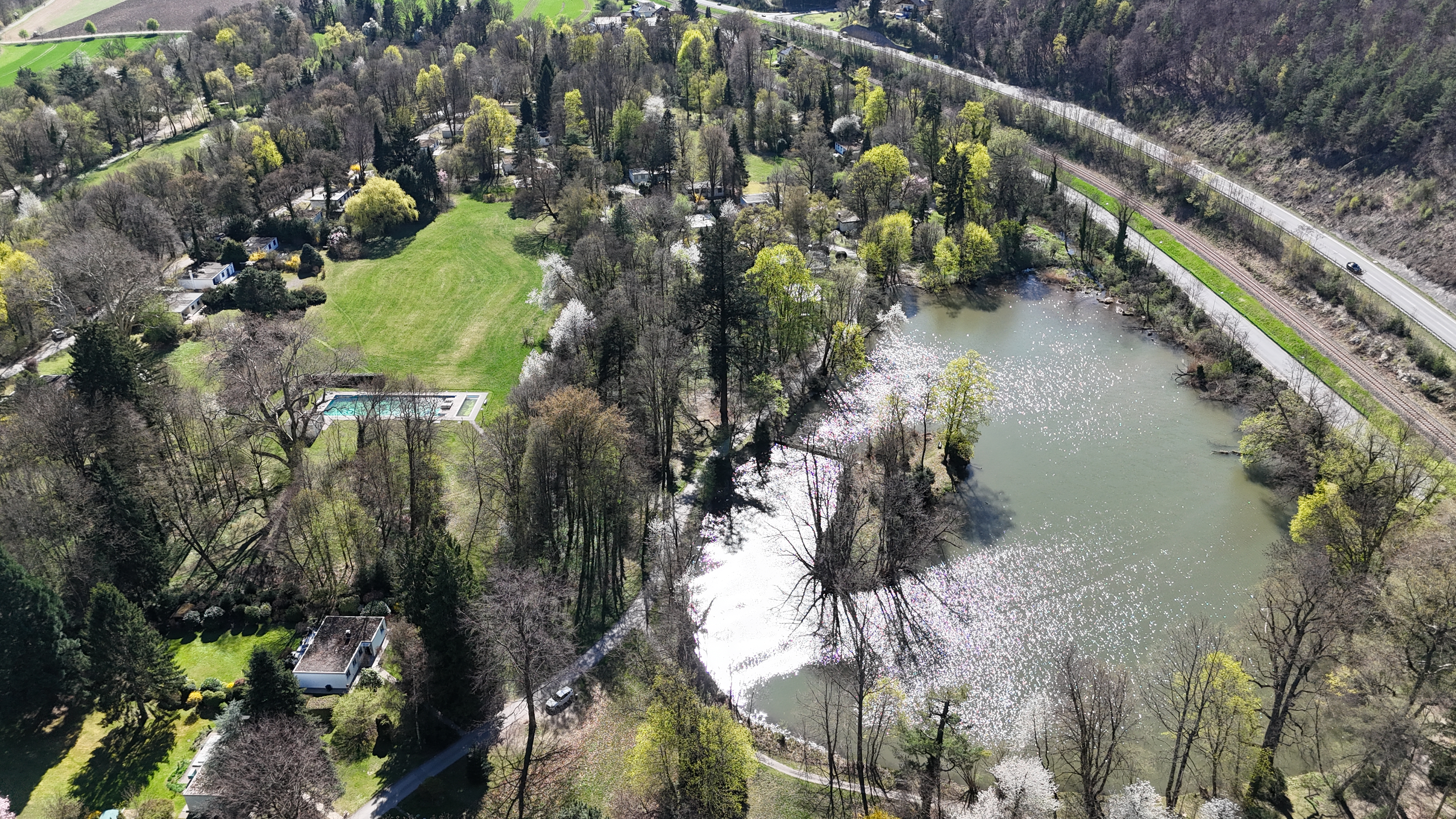 Wohnen im privaten Naturparadies: Modernisierter Bungalow im Schlosspark Seebenstein /  / 2824&nbsp;Seebenstein / Bild 0