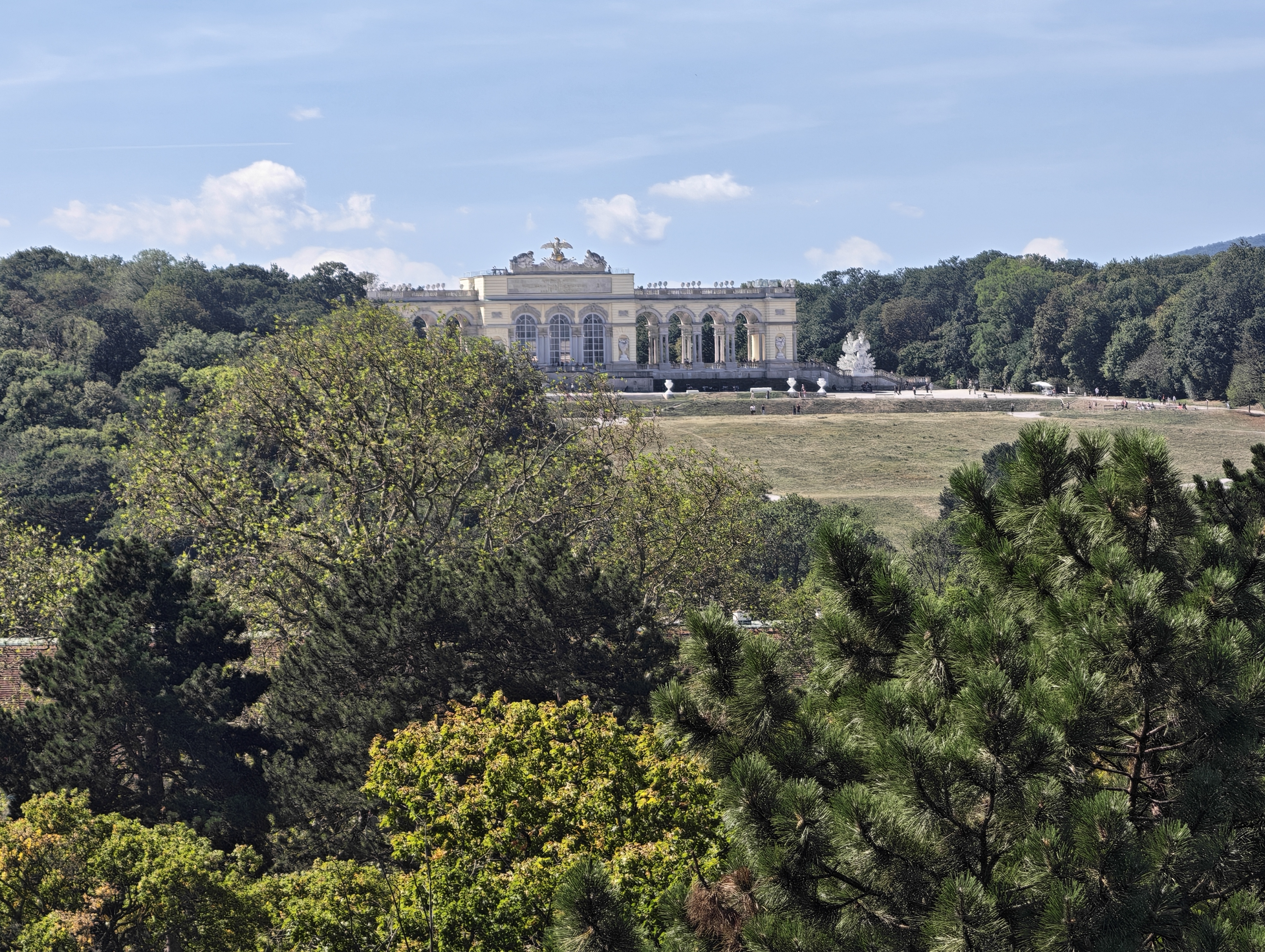 Entzückende Eigentumswohnung mit Park- und Gloriette-Blick