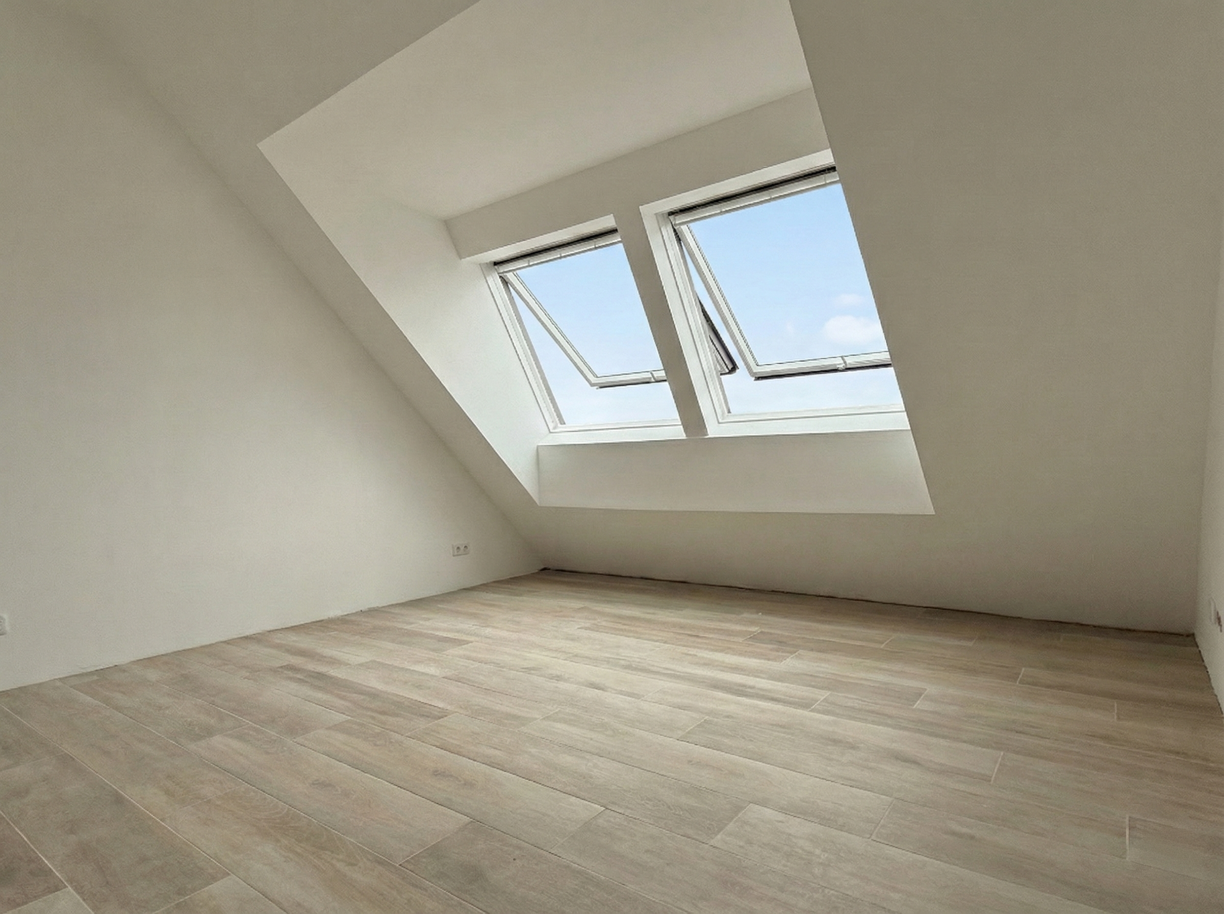 Exklusive DG Wohnung I Mglichkeit mit ca. 40m2 Dachterrasse I U3 & S-Bahn nhe I Erstbezug I  /  / 1160 Wien / Bild 2