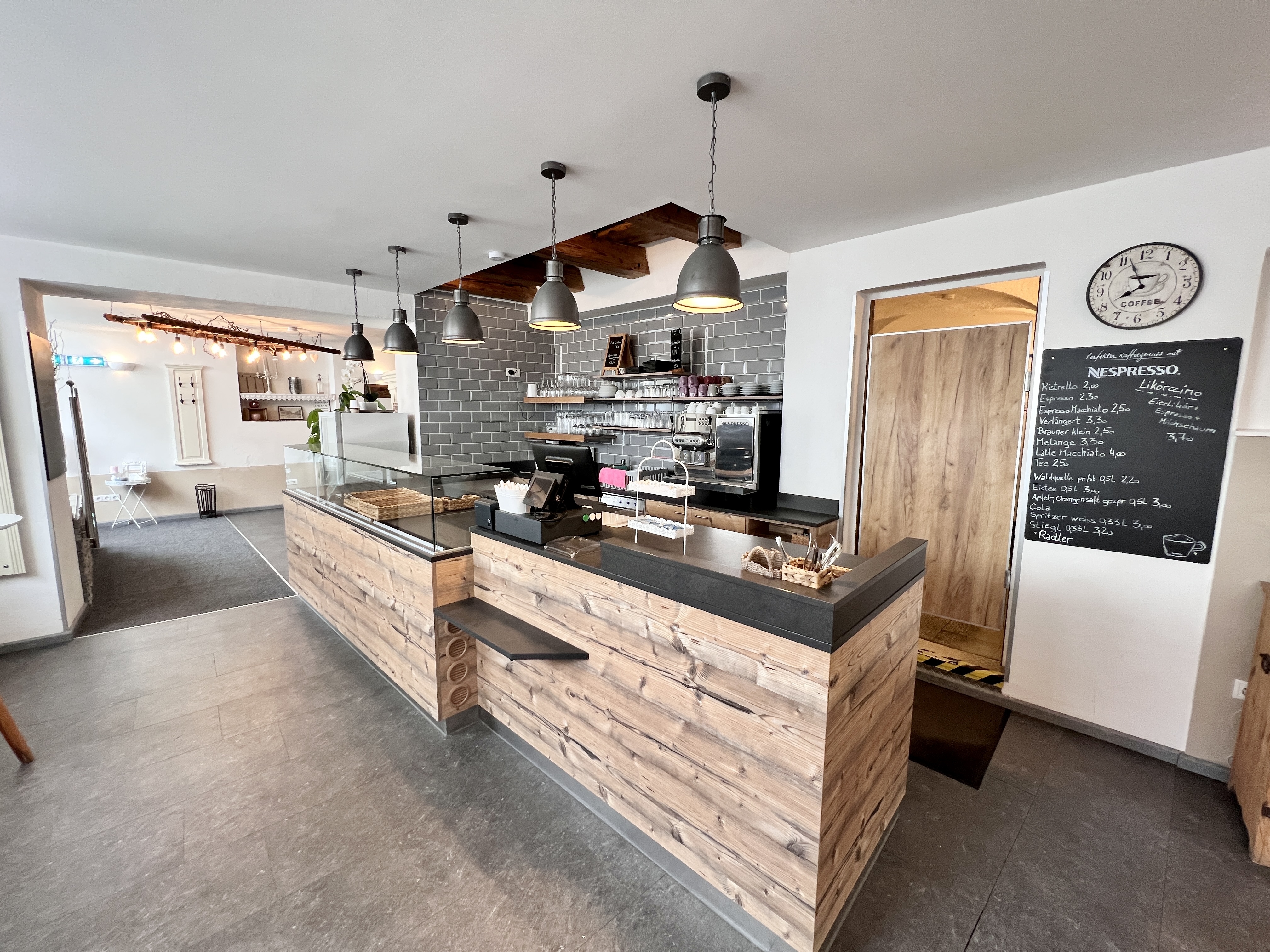 INVESTMENT-HIGHLIGHT: Historisches Renditeobjekt mit ca. 10% Rendite I Top-sanierter Ertragsbringer /  / 2320&nbsp;Schwechat / Bild 3