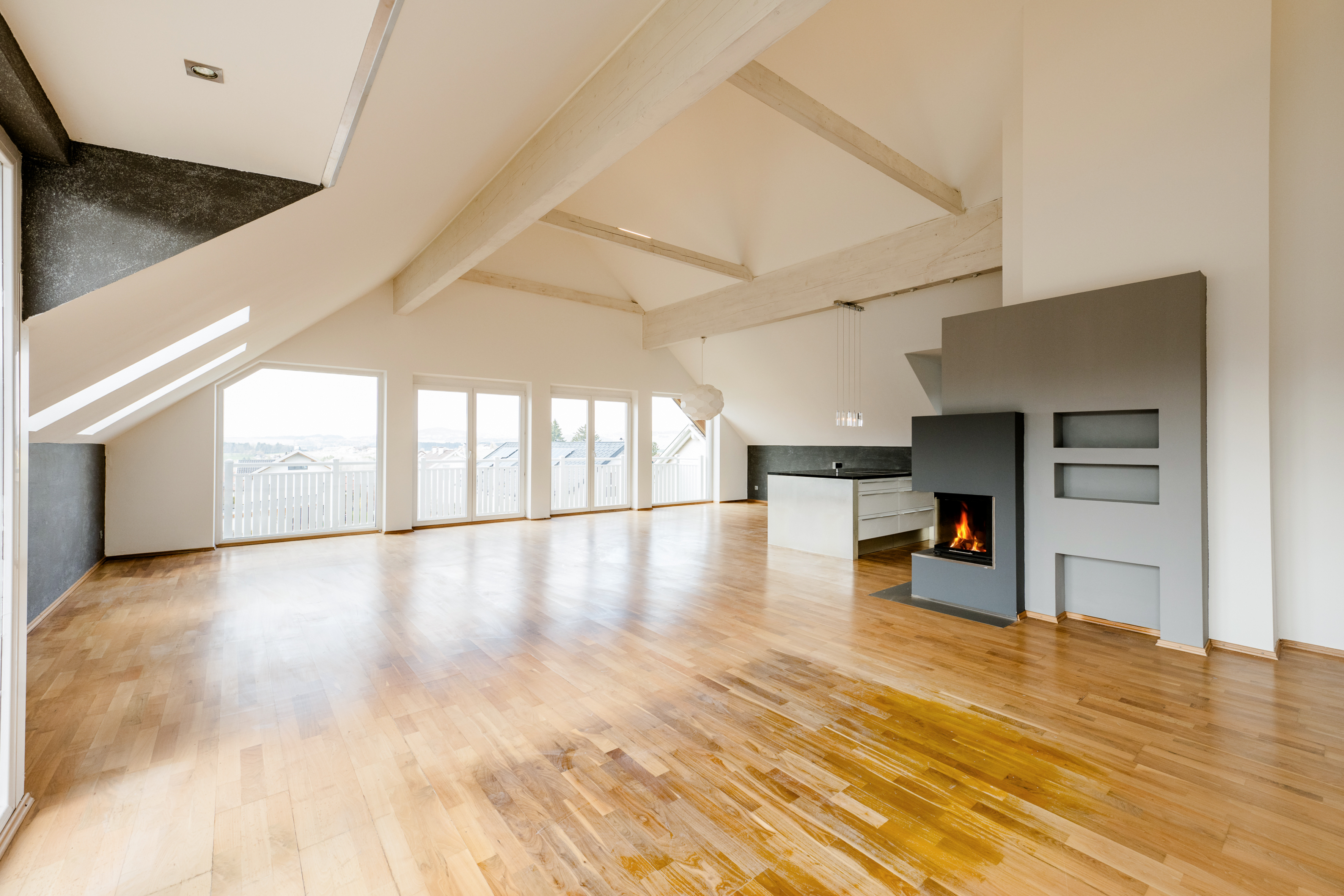 Neumarkt am Wallersee: Dachgeschosswohnung mit beeindruckender Raumh�he