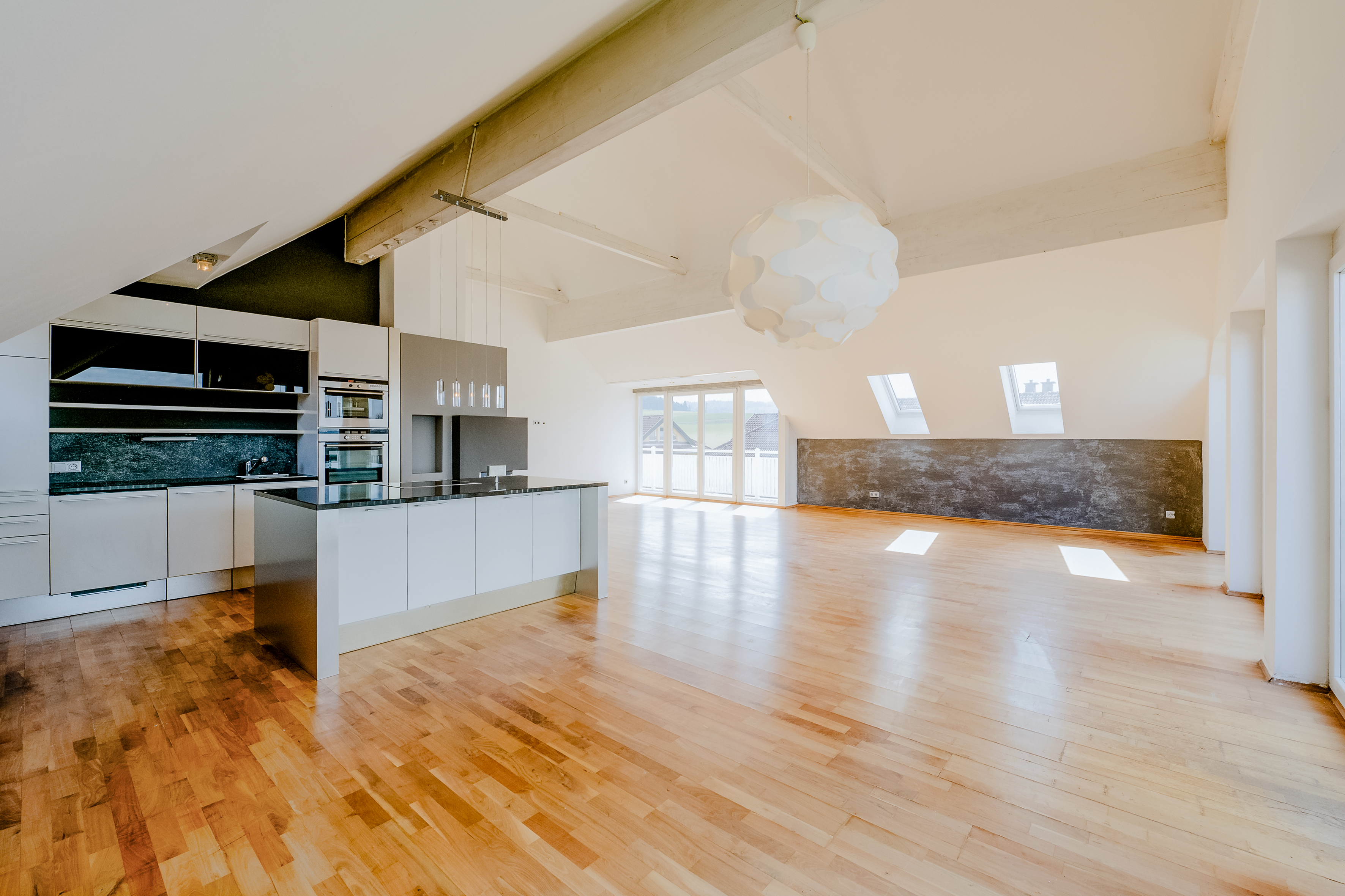 Neumarkt am Wallersee: Dachgeschosswohnung mit beeindruckender Raumh�he /  / 5202&nbsp;Neumarkt am Wallersee / Bild 1