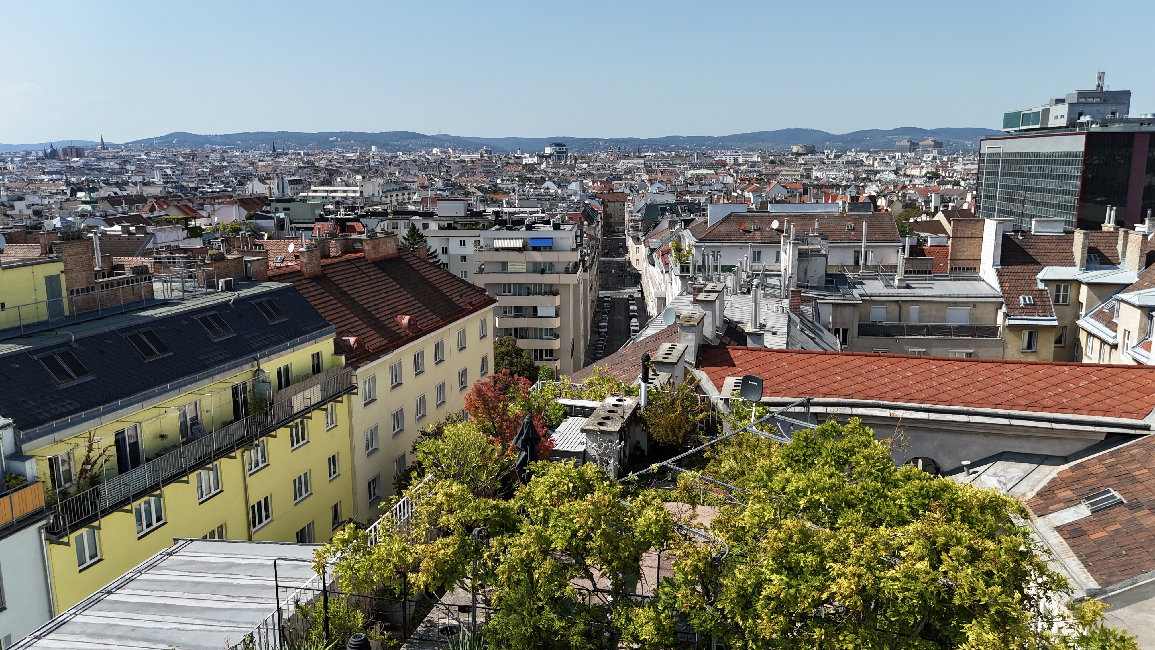 Grner Dachgarten mit Blick ber Wien I exklusive DG - Wohnung I Grozgige Fensterflchen mit Rolllden I Klimaanlage /  / 1040 Wien / Bild 2