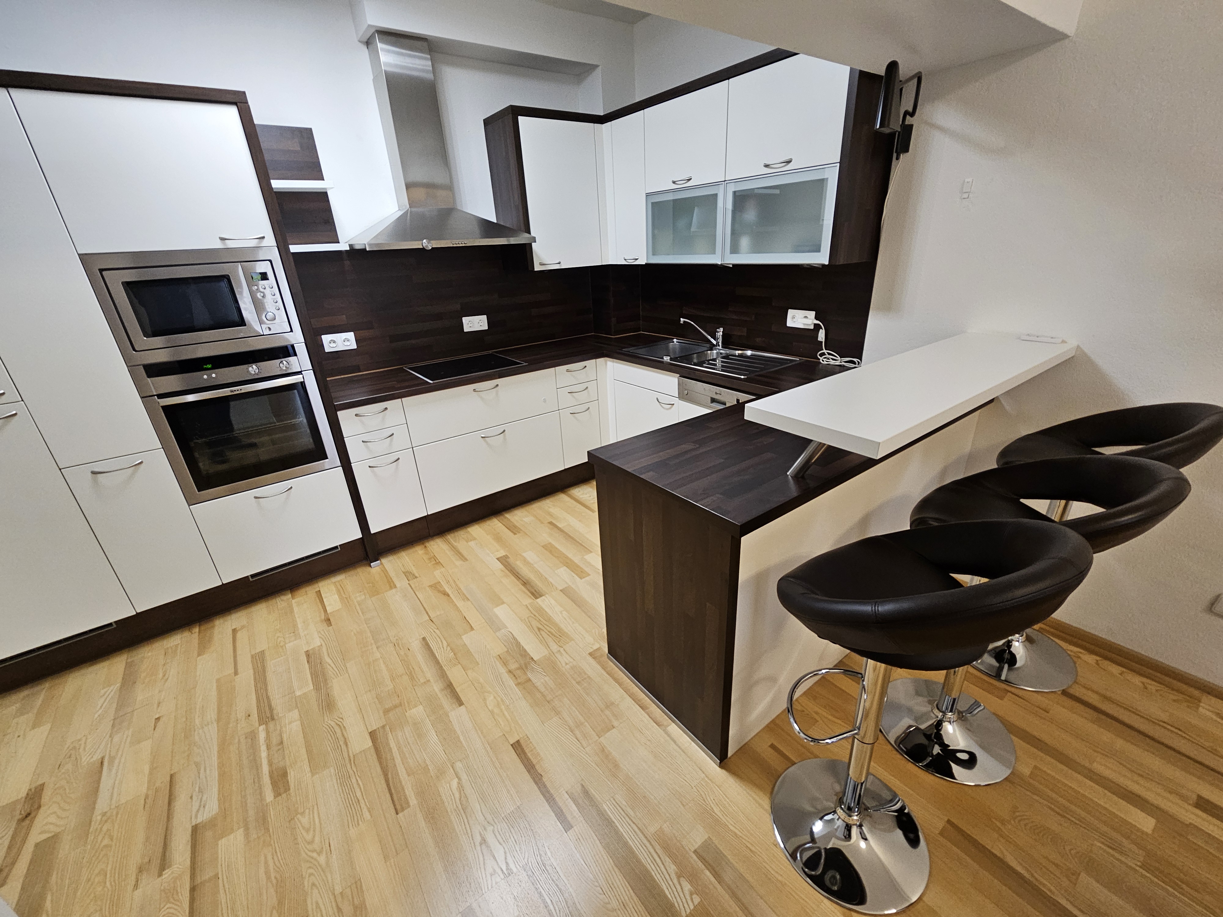 Familienhit! Traumhafte 4 - Zimmer Wohnung mit 63 m� s�dseitiger Terrasse und Carport 