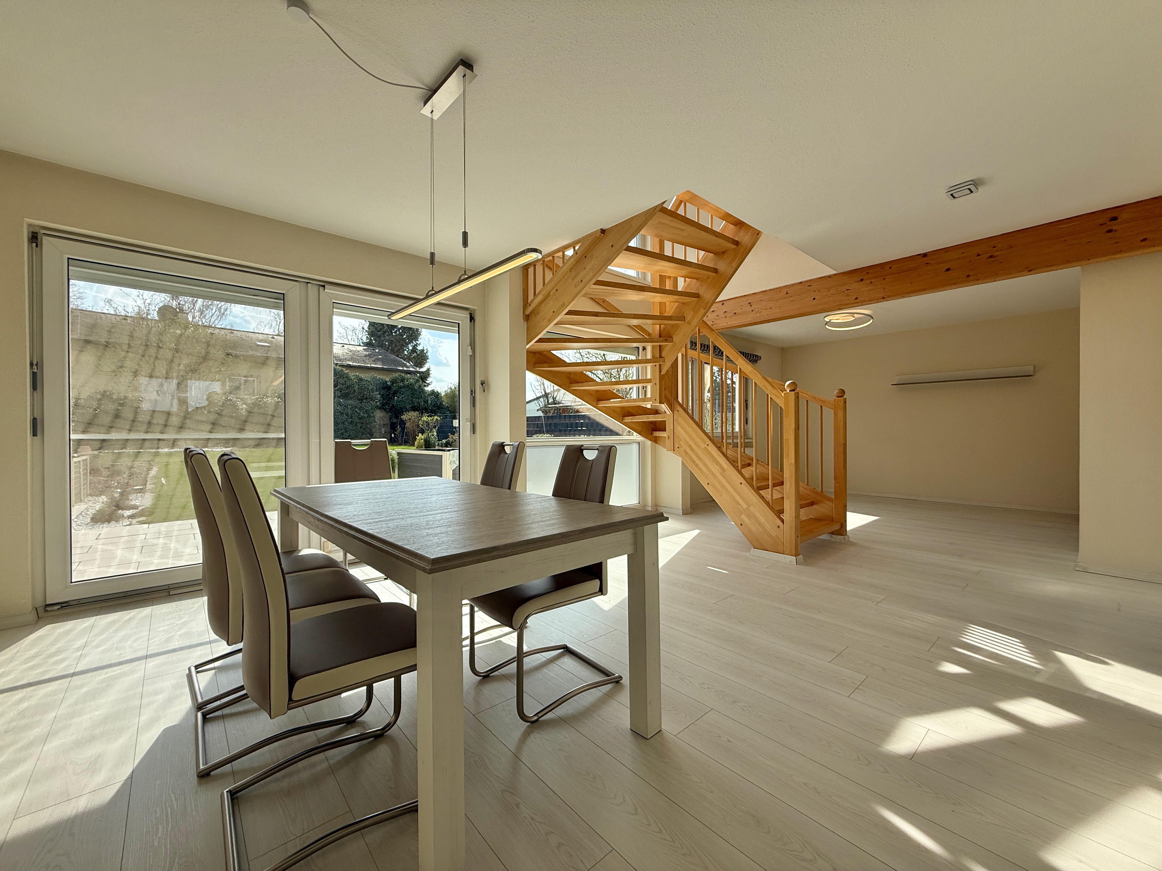  Familientraum in gr�ner Ruhelage mit TOP Anbindung I leistungsstarke PV Anlage I regelm��ige Modernisierungen