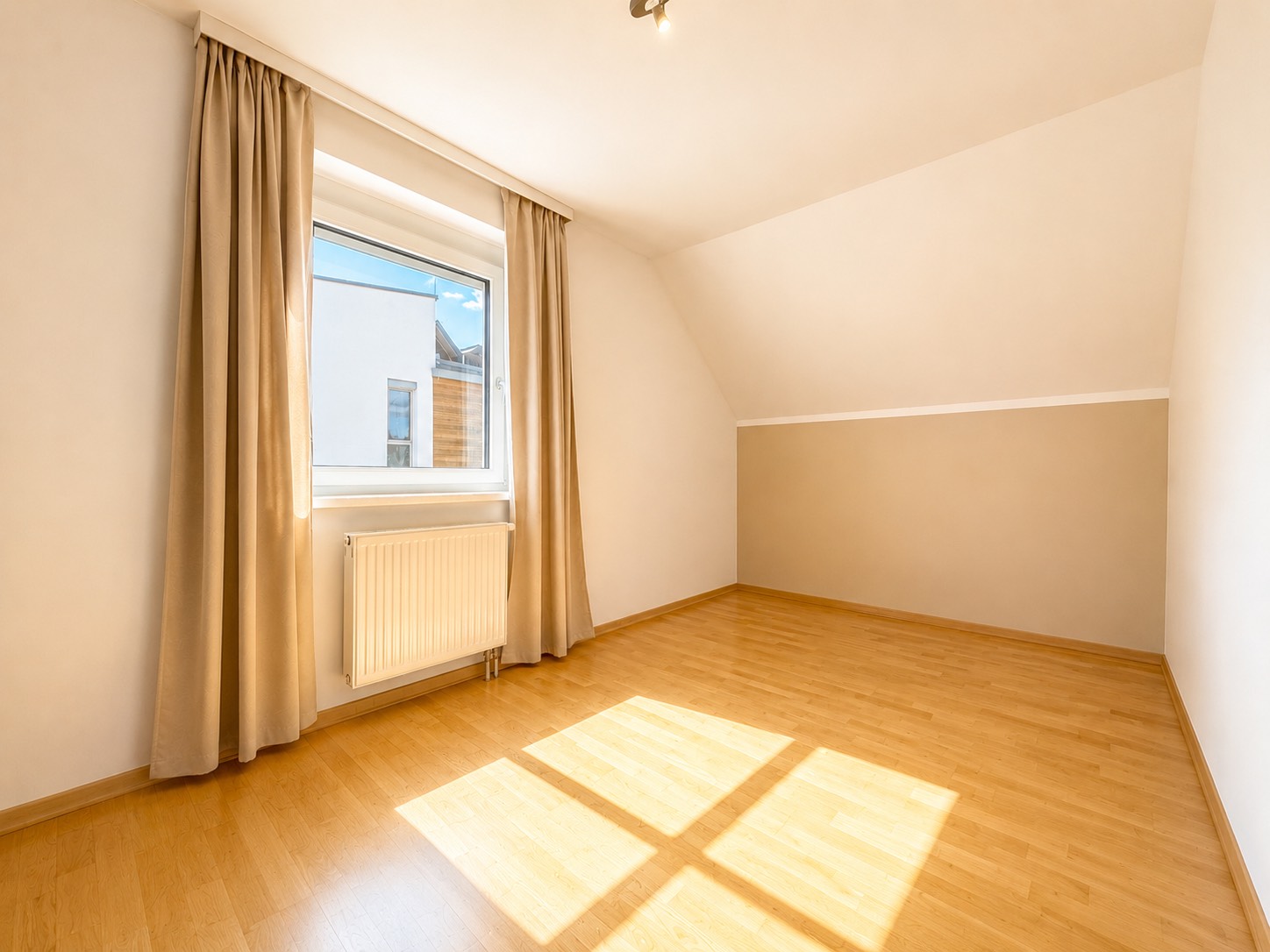 Lichtdurchflutetes Einfamilienhaus mit Garten, Kamin & Luftw�rmepumpe /  / 1220&nbsp;Wien / Bild 6