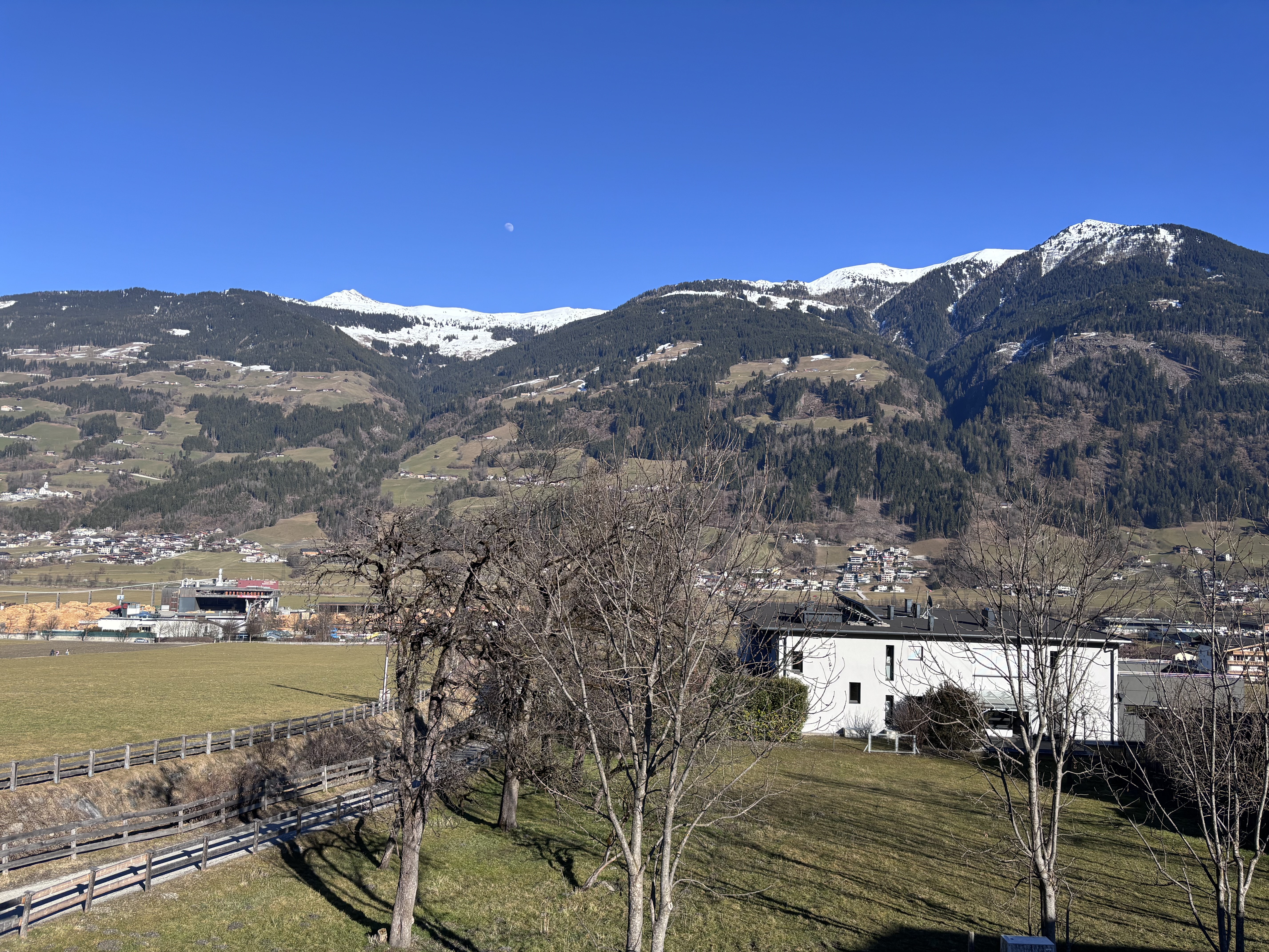 Helle 3 Zimmer Wohnung mit Balkon und Garage in ruhiger Lage in F�gen /  / 6263&nbsp;F�gen / Bild 2