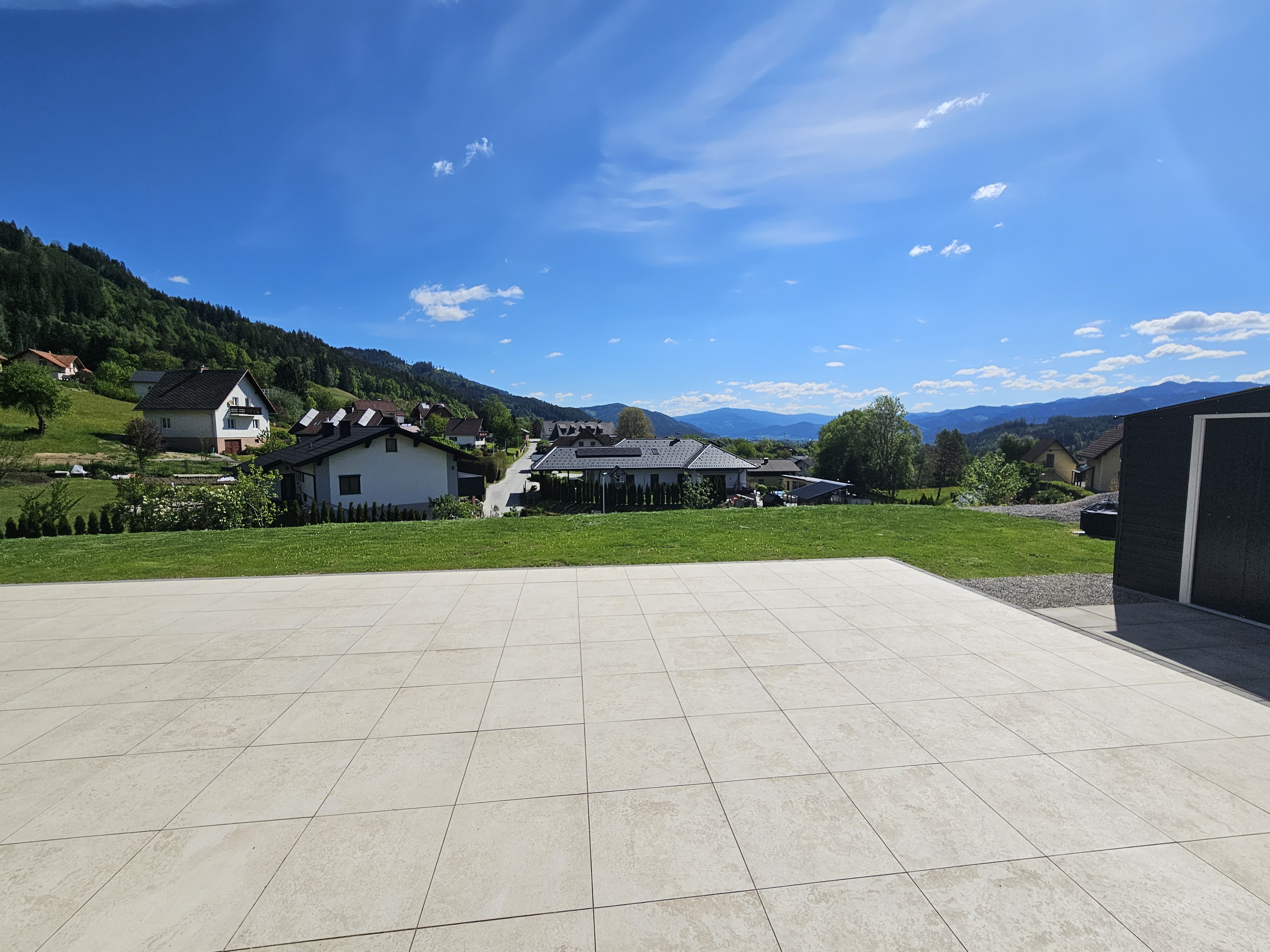 MODERN LIVING - Neuwertige Doppelhaush�lfte mit 2 Terrassen und Doppelcarport in ruhiger Aussichtslage  /  / 8605&nbsp;Kapfenberg / Bild 3