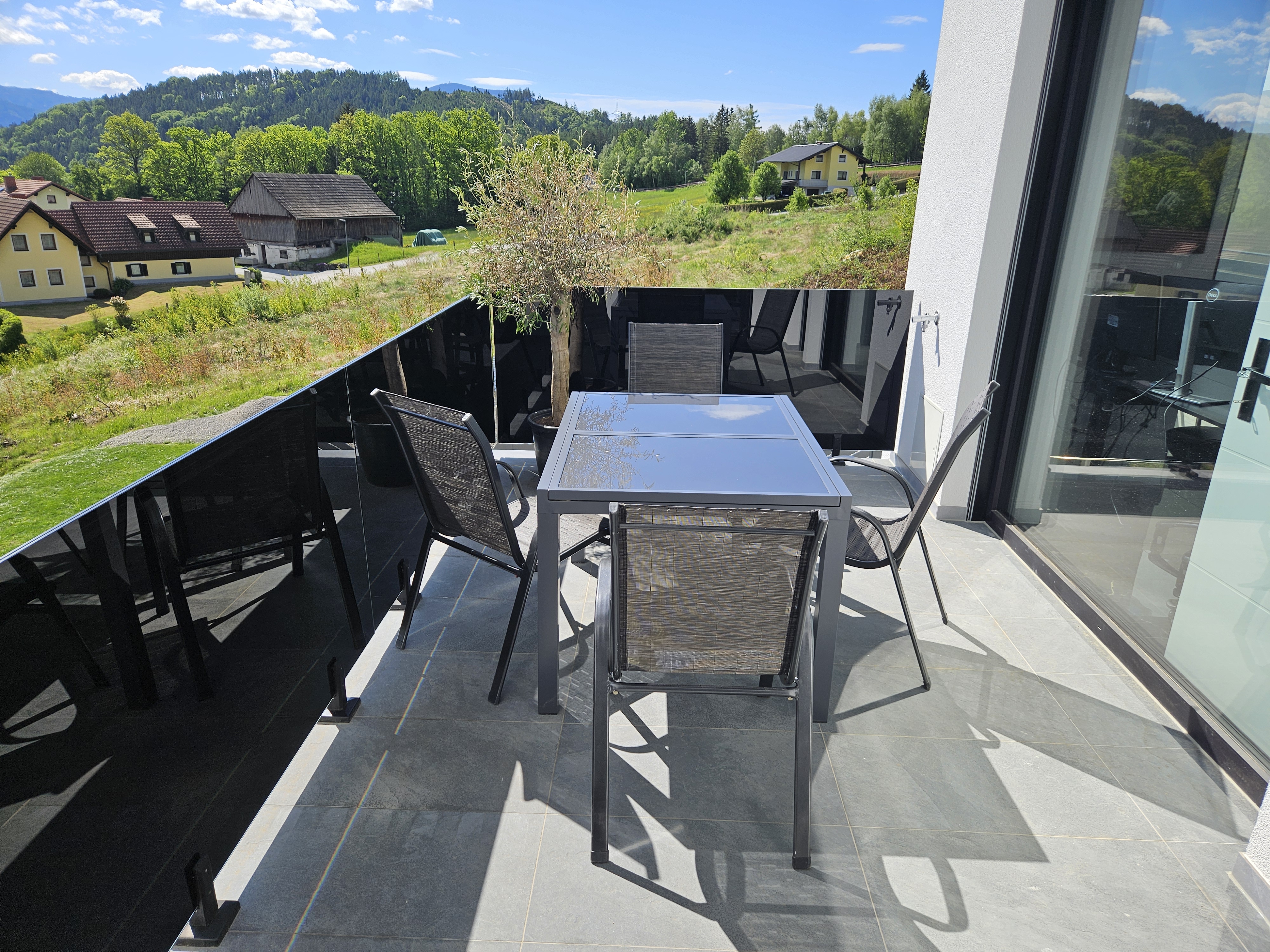 MODERN LIVING - Neuwertige Doppelhaush�lfte mit 2 Terrassen und Doppelcarport in ruhiger Aussichtslage  /  / 8605&nbsp;Kapfenberg / Bild 0
