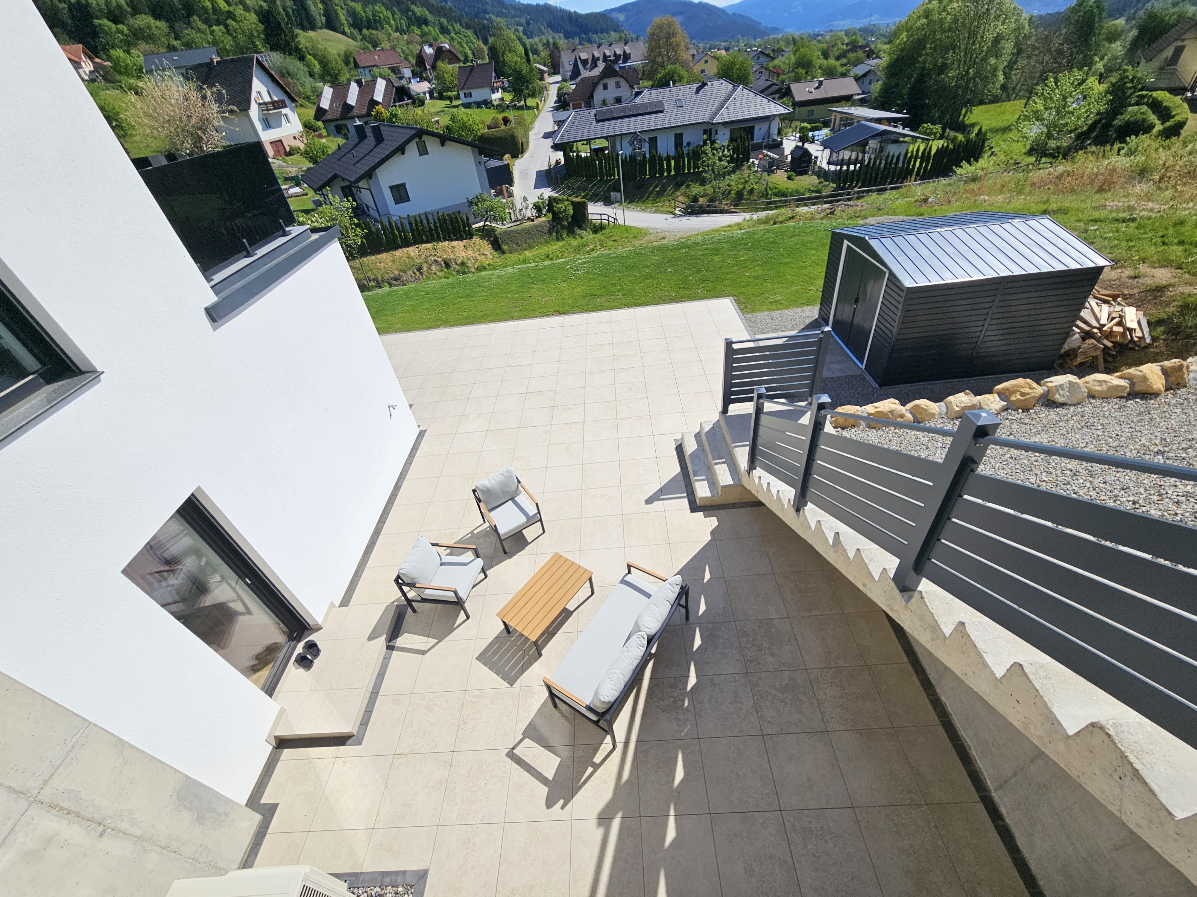 MODERN LIVING - Neuwertige Doppelhaush�lfte mit 2 Terrassen und Doppelcarport in ruhiger Aussichtslage  /  / 8605&nbsp;Kapfenberg / Bild 1