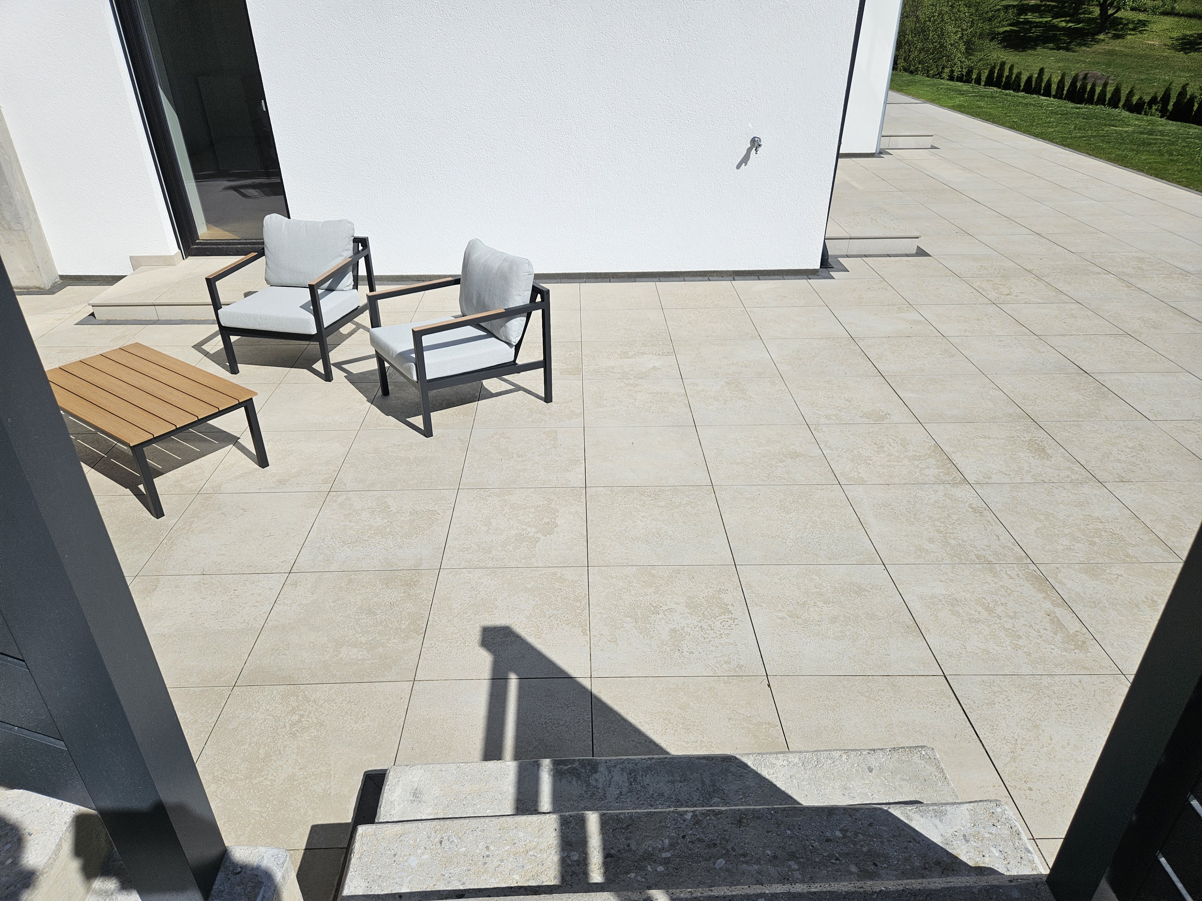 MODERN LIVING - Neuwertige Doppelhaush�lfte mit 2 Terrassen und Doppelcarport in ruhiger Aussichtslage  /  / 8605&nbsp;Kapfenberg / Bild 2