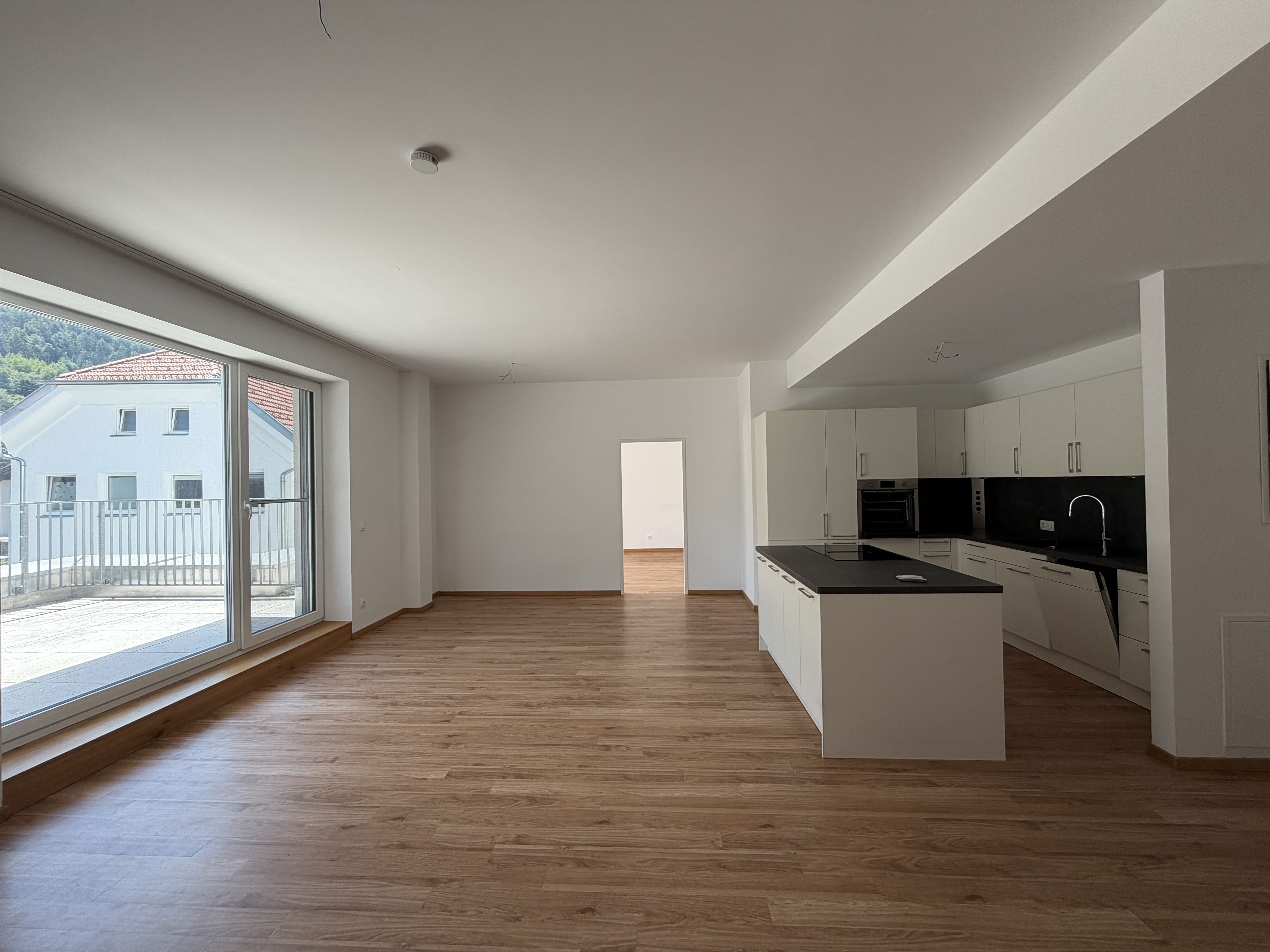 Neuwertige 3 Zimmer Wohnung mit gro�er S�dterrasse in Pfaffenhofen /  / 6405&nbsp;Pfaffenhofen / Bild 1