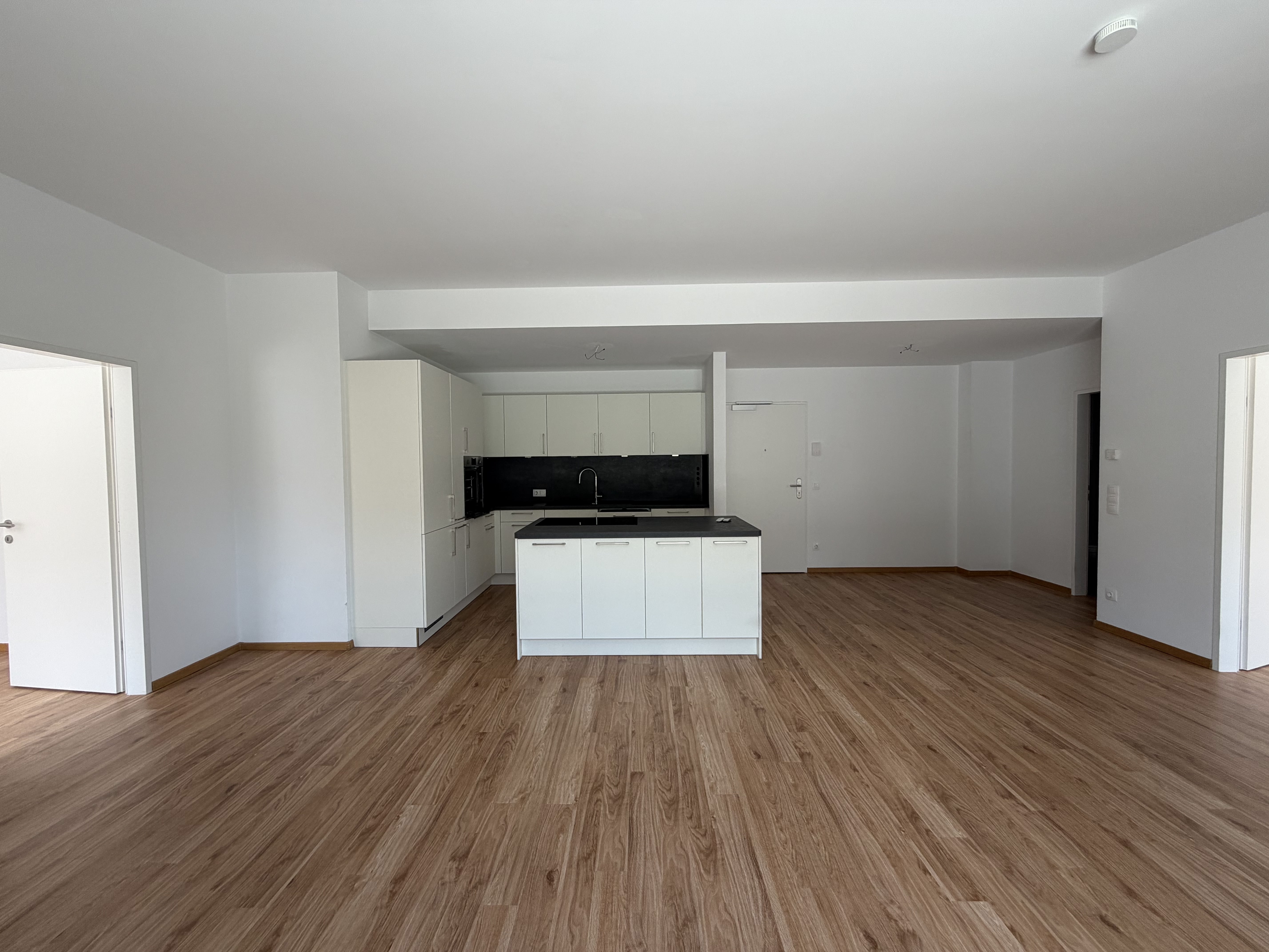 Neuwertige 3 Zimmer Wohnung mit gro�er S�dterrasse in Pfaffenhofen /  / 6405&nbsp;Pfaffenhofen / Bild 2