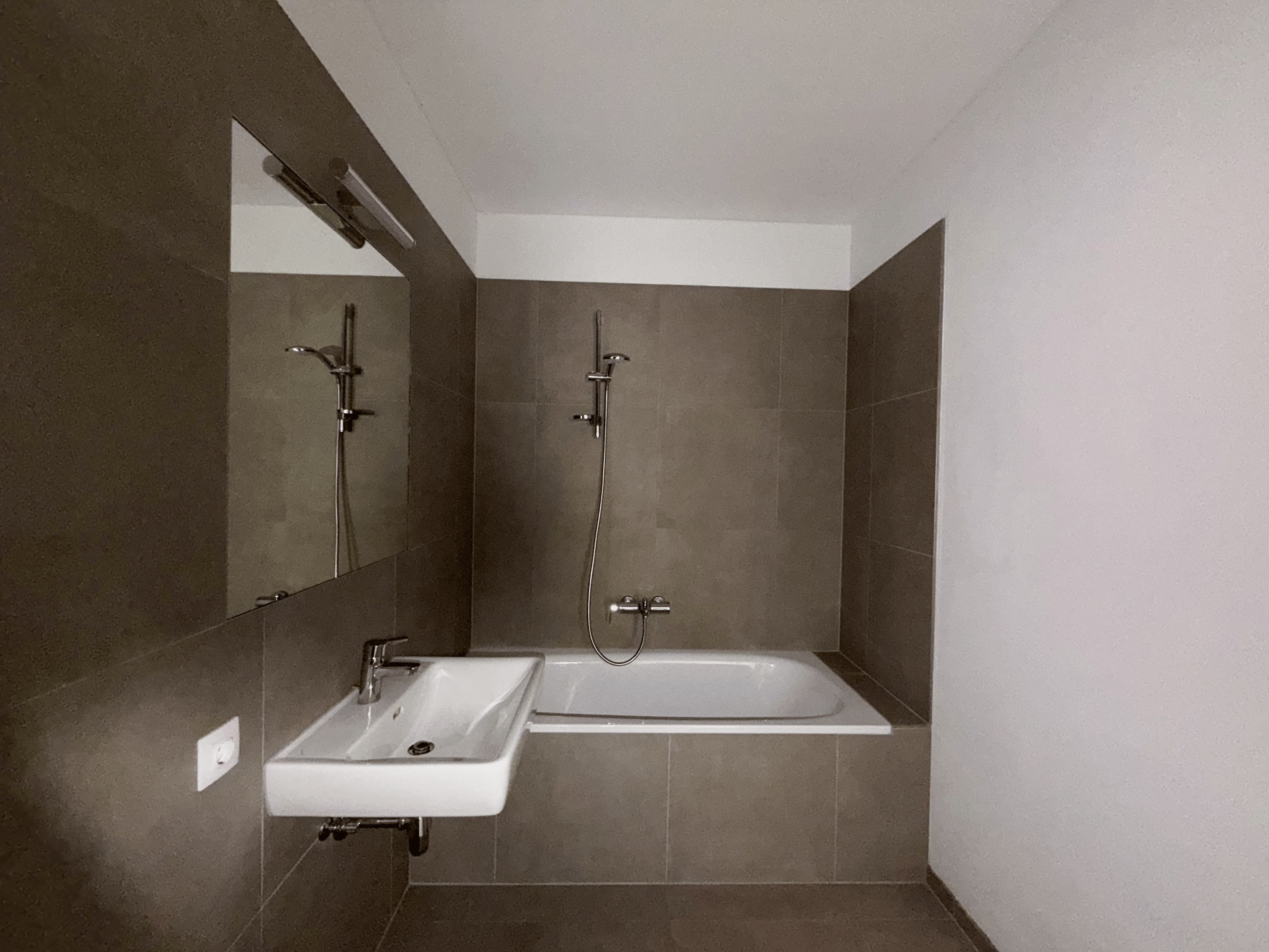 Neuwertige 3 Zimmer Wohnung mit gro�er S�dterrasse in Pfaffenhofen /  / 6405&nbsp;Pfaffenhofen / Bild 2